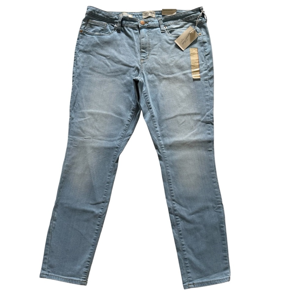 NWT Universal Thread Mid Rise Skinny Smooth & Sculpt Slim Leg Light Denim Jeans